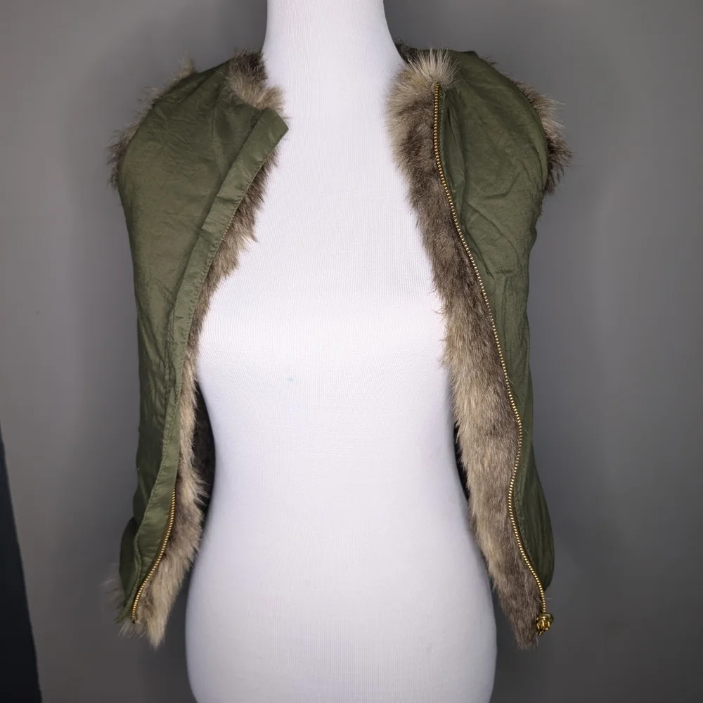 GAP Reversable Fur Vest with Gold Zipper Size Large